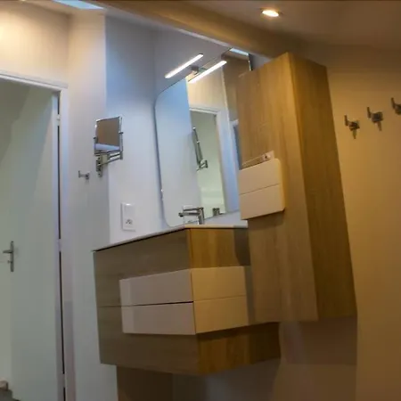 3 Min Sortie A480: Wifi Fibre - Lit Bebe - Balcon Apartmán *